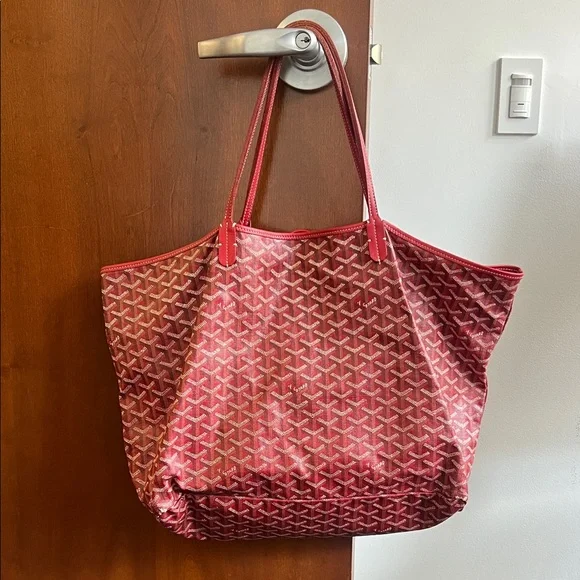 Pre-owned Saint Louis Tote GM
Color: Red / Burgundy tones - Picture 1 of 10